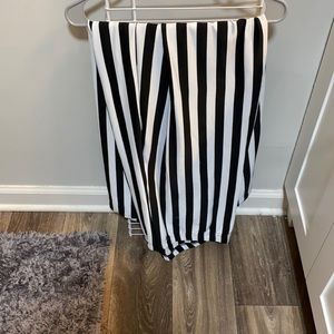 Pretty Little Thing: wide leg bellbottoms striped black and white pants